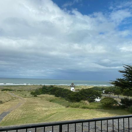 Beachcombers Inn Голд Бийч Екстериор снимка