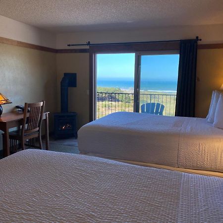 Beachcombers Inn Голд Бийч Екстериор снимка