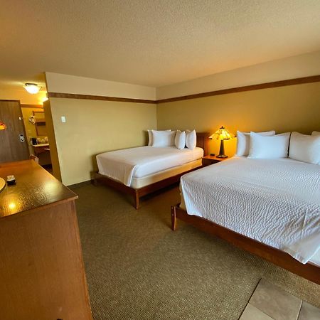 Beachcombers Inn Голд Бийч Екстериор снимка