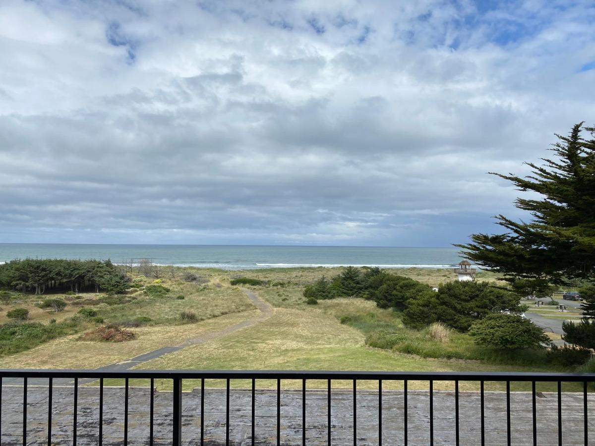 Beachcombers Inn Голд Бийч Екстериор снимка