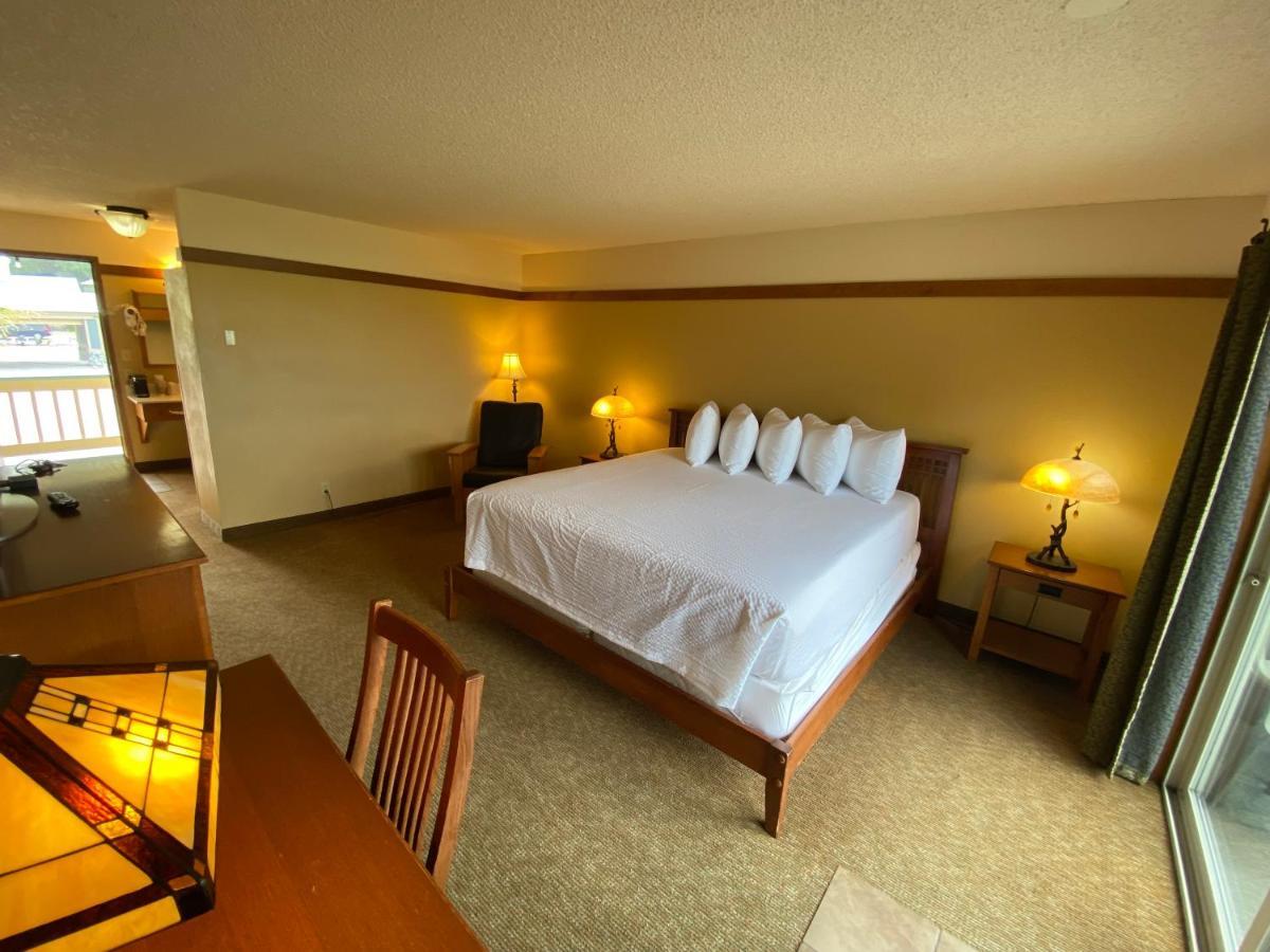 Beachcombers Inn Голд Бийч Екстериор снимка