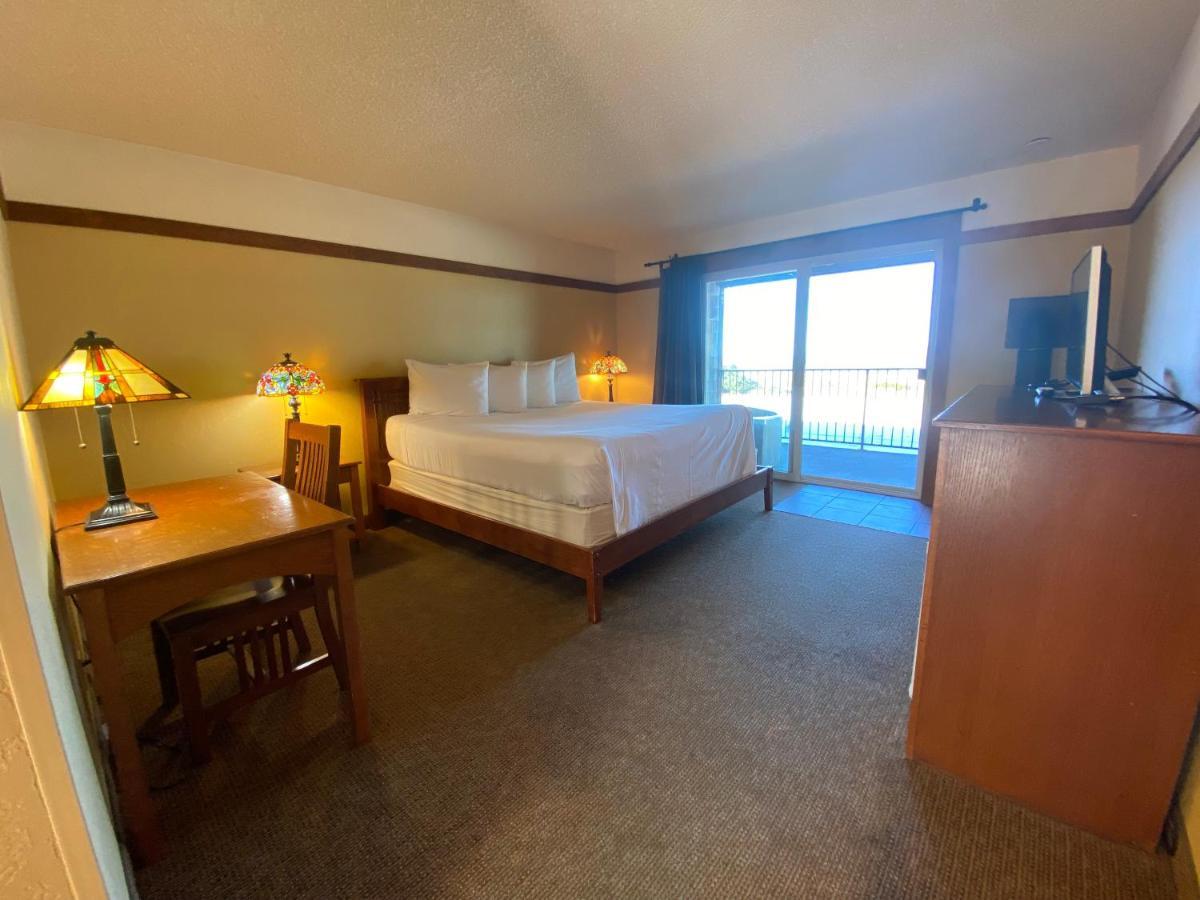 Beachcombers Inn Голд Бийч Екстериор снимка