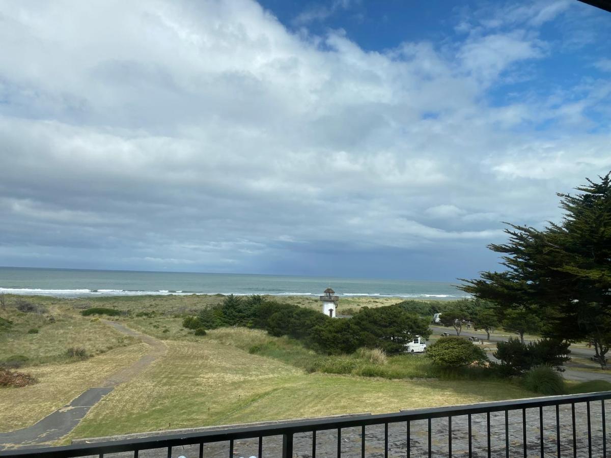 Beachcombers Inn Голд Бийч Екстериор снимка