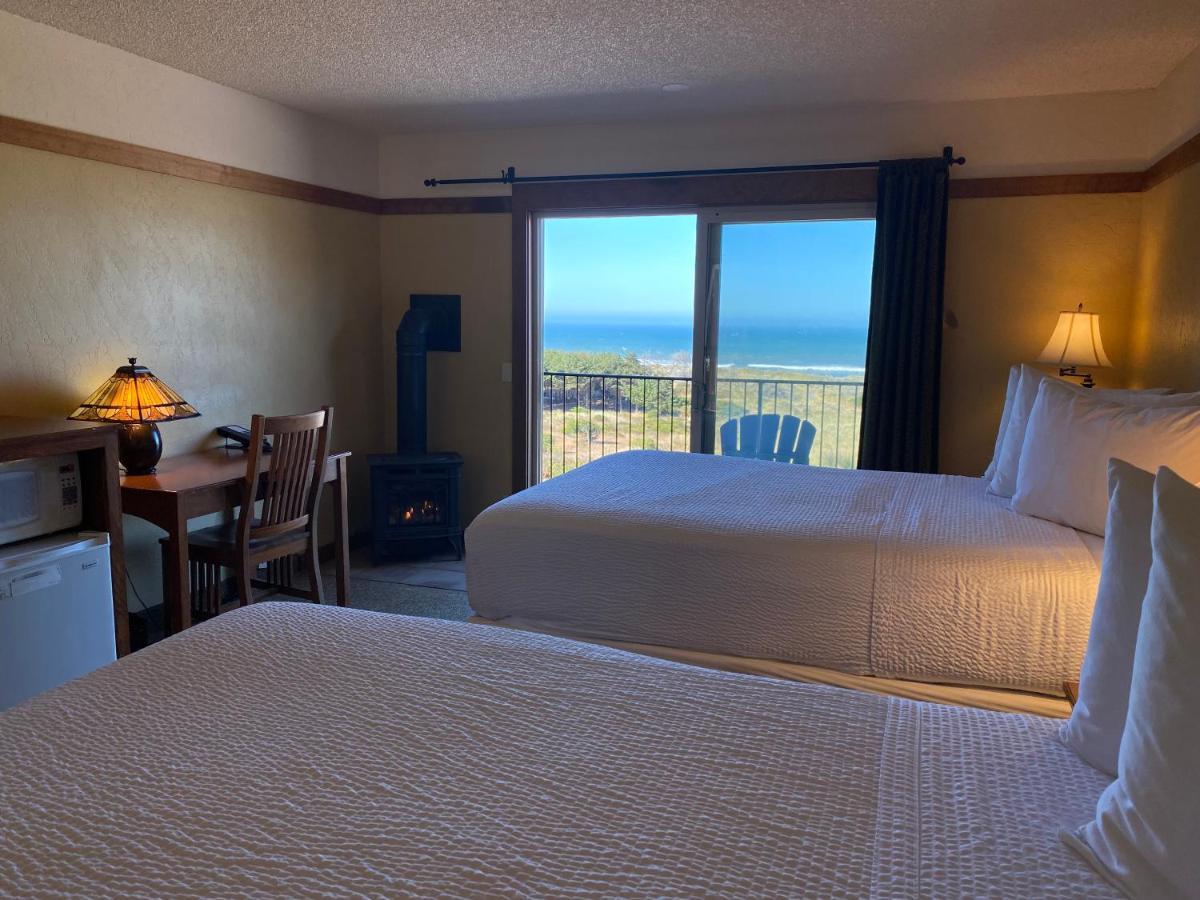 Beachcombers Inn Голд Бийч Екстериор снимка