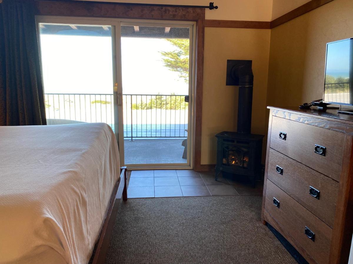 Beachcombers Inn Голд Бийч Екстериор снимка