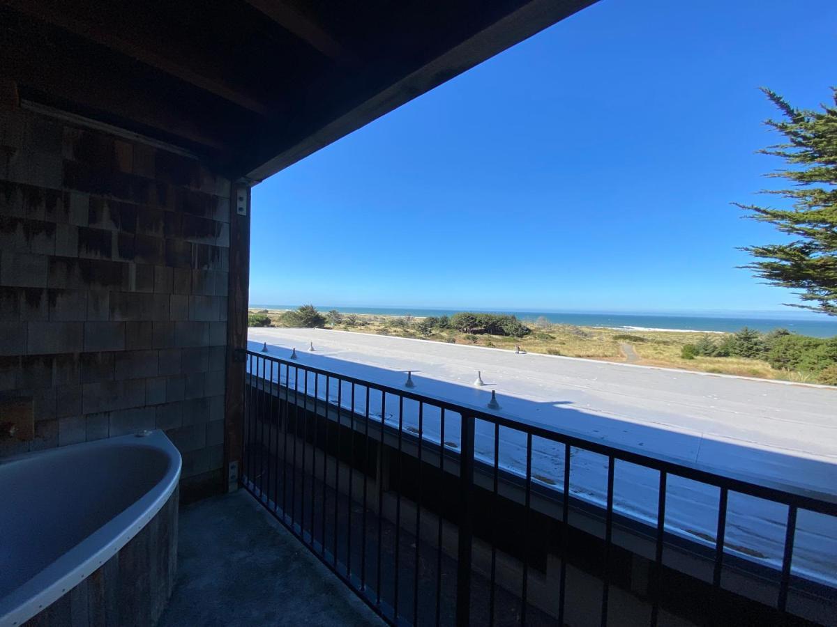 Beachcombers Inn Голд Бийч Екстериор снимка