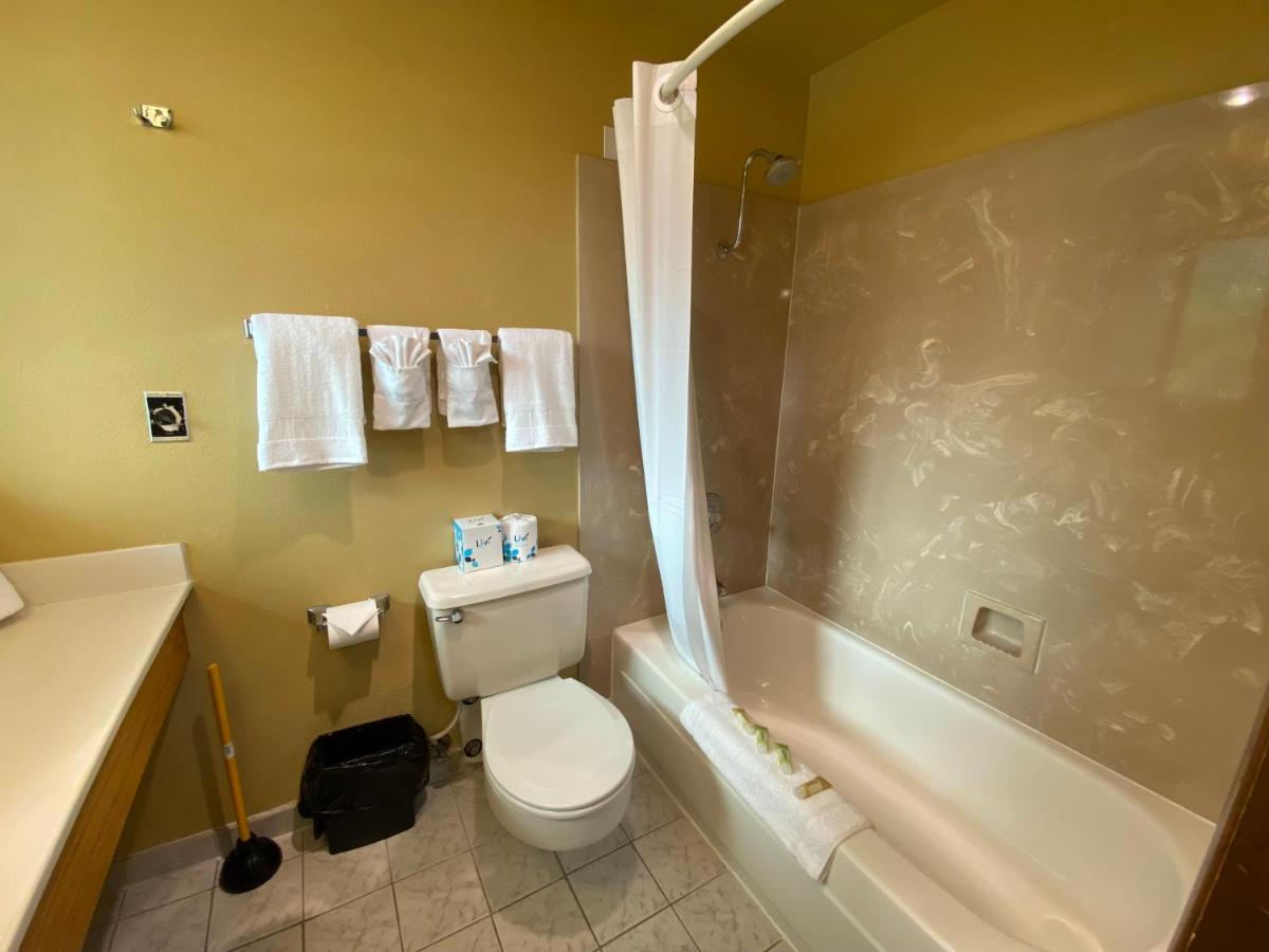 Beachcombers Inn Голд Бийч Екстериор снимка