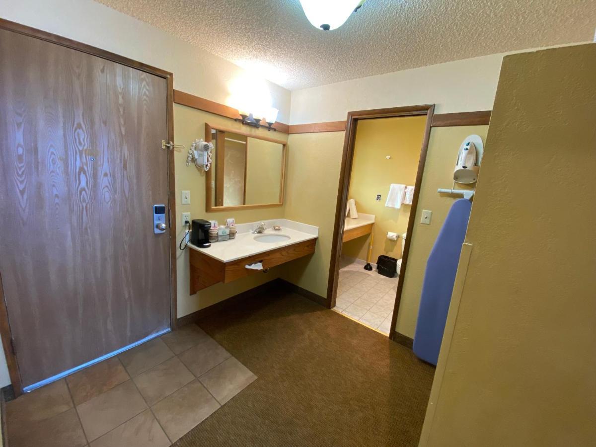 Beachcombers Inn Голд Бийч Екстериор снимка