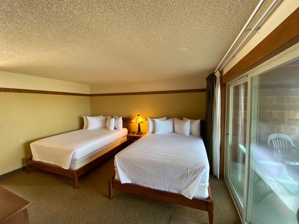 Beachcombers Inn Голд Бийч Екстериор снимка